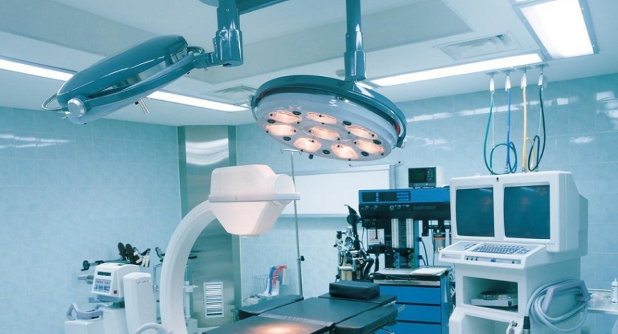 What are the characteristics of medical LCD screens?